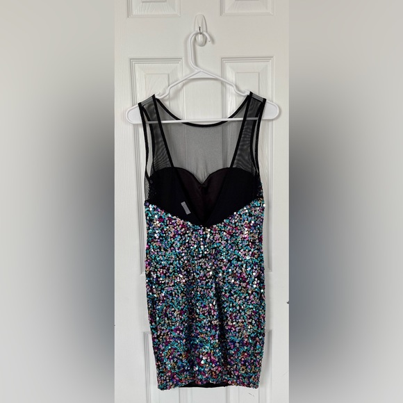 Tobi Sweetheart Sequins Bodycon Mini Dress - Picture 3 of 5